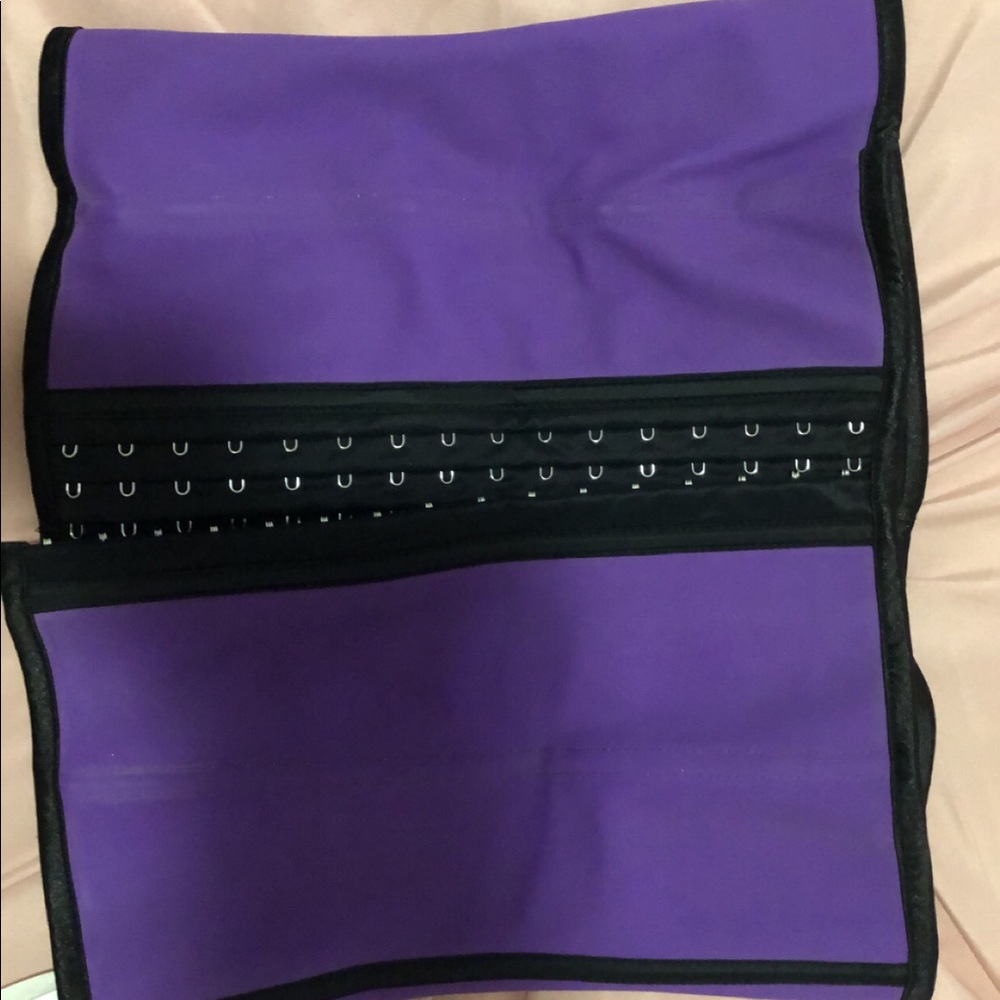 Purple waist trainer in size small💜💜